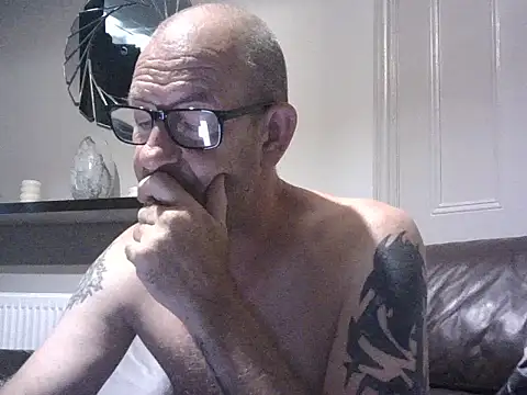 handyandyhandy's Live XXX Chat