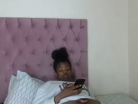 Nellybbx3 XXX чат на живо