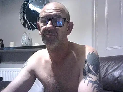 handyandyhandy's Live XXX Chat