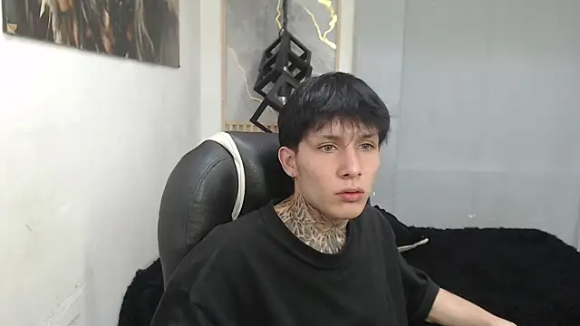Cry_thereal's Live XXX Chat