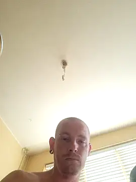 piercingpik's Live XXX Chat