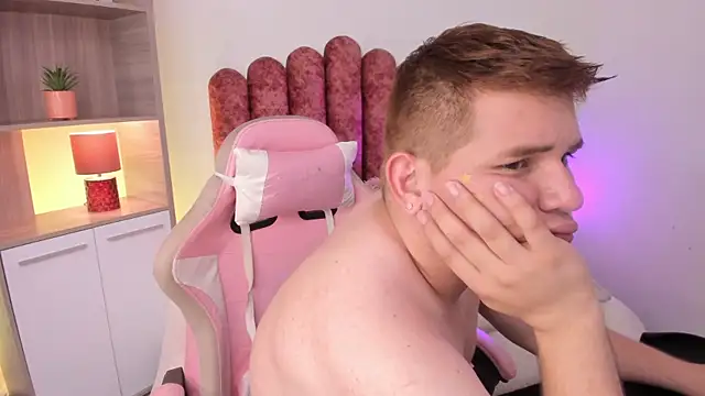 Chat XXX en directo de AdrianLust