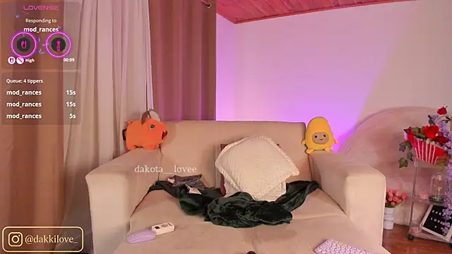 DAKOTA_LOVEE 现场XXX聊天