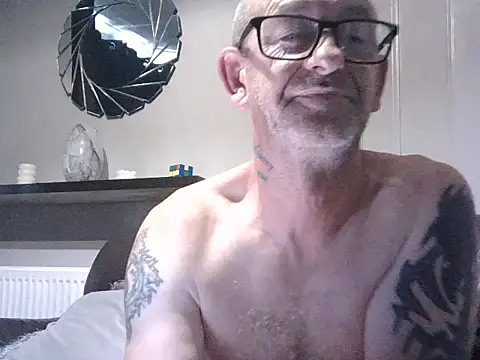handyandyhandy's Live XXX Chat