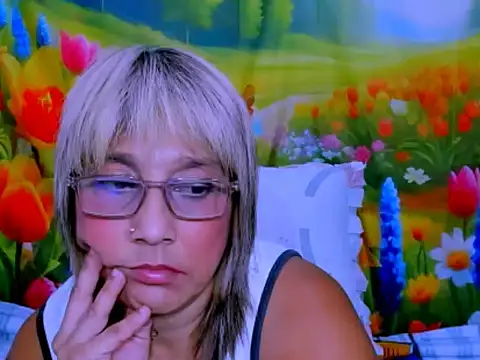 Chat +18 de indianroxy ao vivo