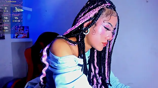 dolly_boob élő XXX-chatje