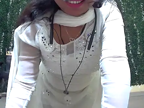 Chat +18 de Ruhi_Hotty ao vivo