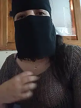 Lara-_-28 Adlı Modelin Canlı XXX Sohbeti