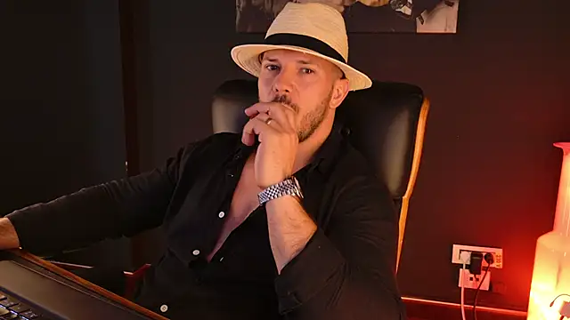 AngeloEric Chat XXX live