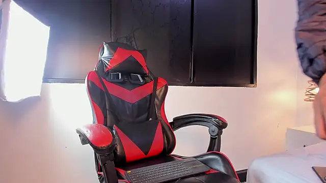 Chat XXX en directo de LeoDrake_