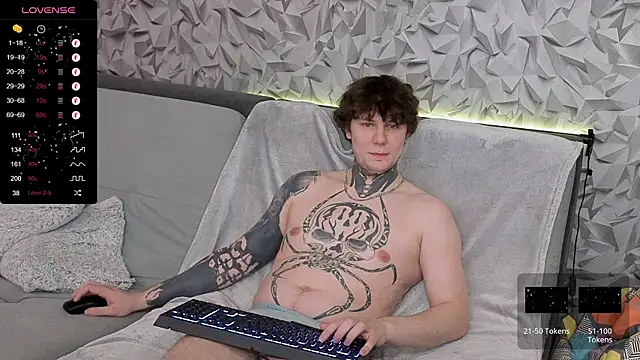 צ'אט XXX בשידור חי של Lechery_boy