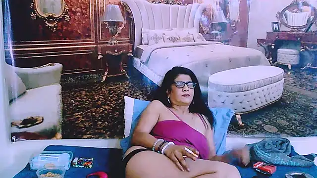 IndianAllure 라이브 XXX 채팅