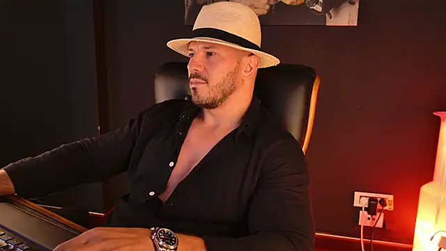 دردشة AngeloEric الجنسية المباشرة