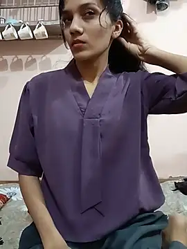 AsianExoticDesi_Doll Adlı Modelin Canlı XXX Sohbeti