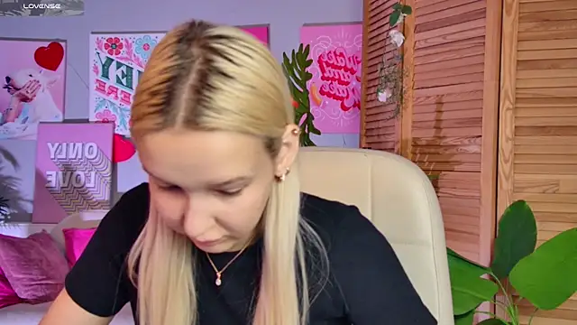 MaoqiBeverly Chat XXX in diretta
