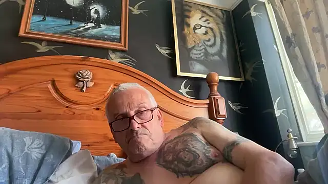XXX chat uživo modela poggles