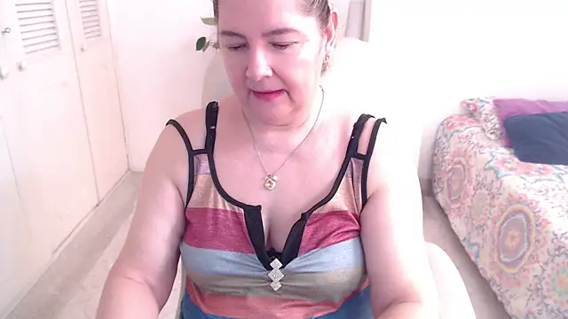 leonela_69: онлайн-секс-чат