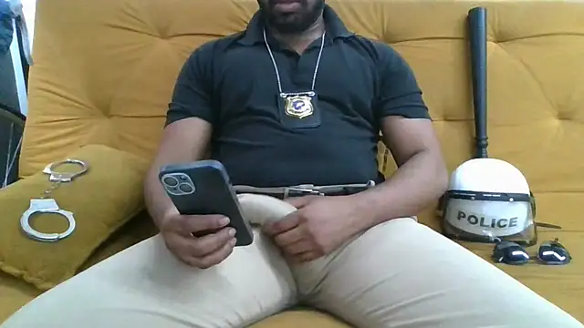 POLICEOFFICERTONY Adlı Modelin Canlı XXX Sohbeti
