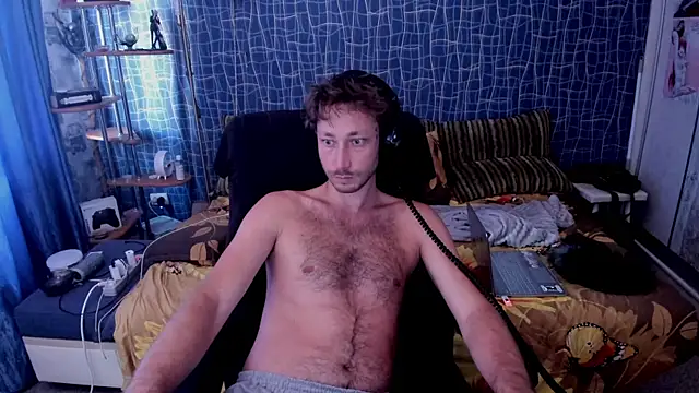 CuteBoy228 élő XXX-chatje