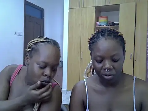 sexybaddies20 live XXX chat