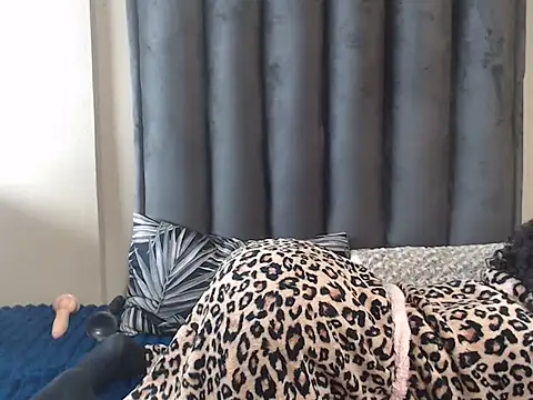 TinyTroubleXXXXX's Live XXX Chat