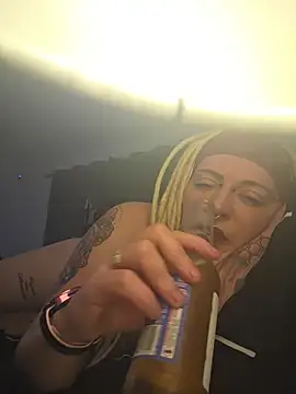 PinkTheHawk XXX чат на живо