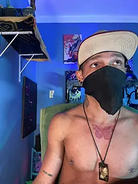 CRAZY-BOY99 live XXX chat