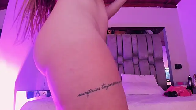 NikkySmiith's Live XXX Chat