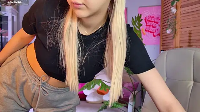 צ'אט XXX בשידור חי של MaoqiBeverly