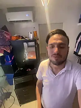 Alexitho25 élő XXX-chatje