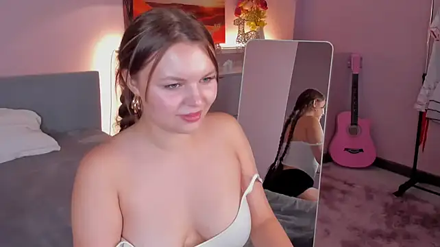 serinella_ Chat XXX live