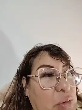 צ'אט XXX בשידור חי של AlexxiaaMat