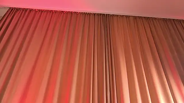 SelenaHollis' Live XXX Chat