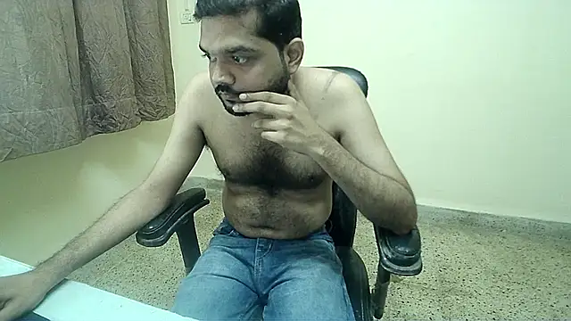 Chat +18 de Kinky_Kumarr ao vivo