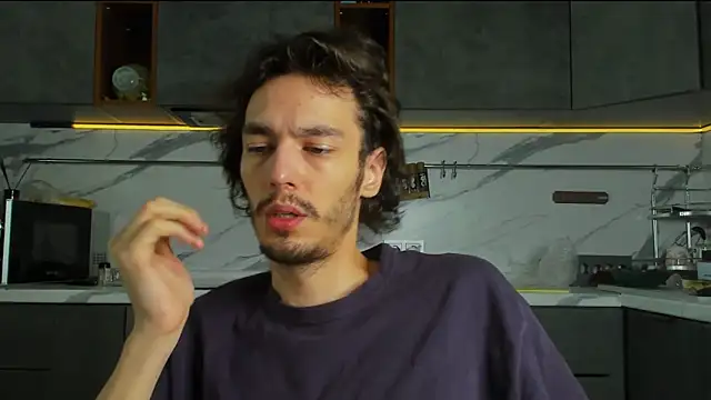 XXX chat uživo modela MitchelKurs