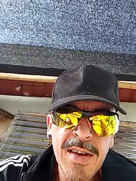 Exhibguy16's Live XXX Chat