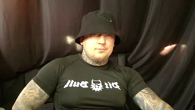 Živý XXX chat devilWithTats