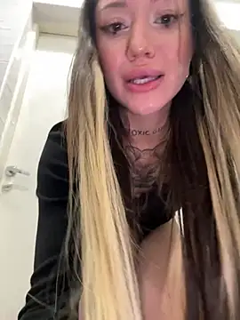 SaintSquirt 라이브 XXX 채팅