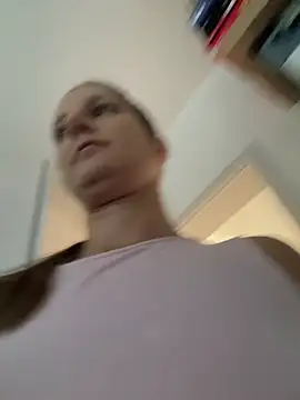 jennifer11772 Adlı Modelin Canlı XXX Sohbeti