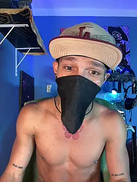 CRAZY-BOY99 Adlı Modelin Canlı XXX Sohbeti