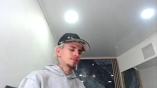 Chatroom XXX en direct de NoahDant