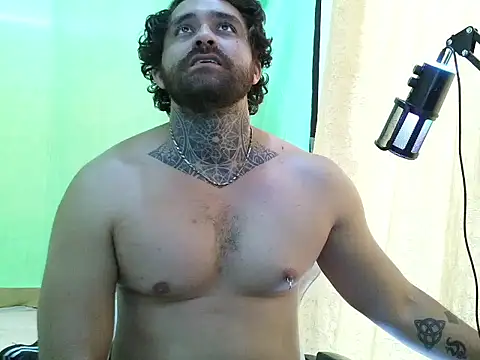 aronmiller404's Live XXX Chat