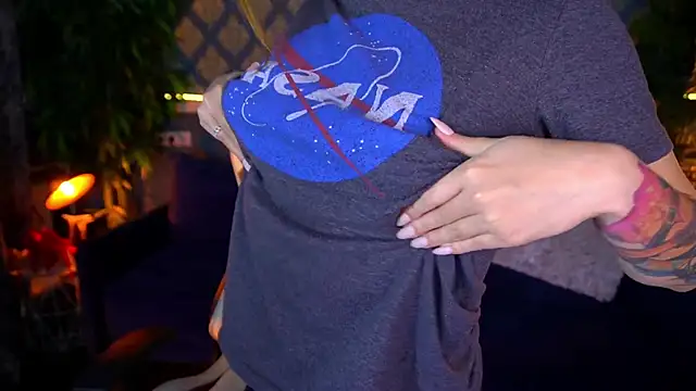 LizzaMoonn 现场XXX聊天