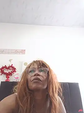 BustyMilf_ Adlı Modelin Canlı XXX Sohbeti