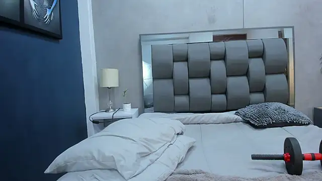 Charlie___Musk Adlı Modelin Canlı XXX Sohbeti