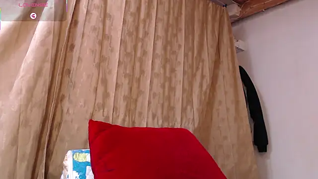 Emma_Henderson live XXX chat