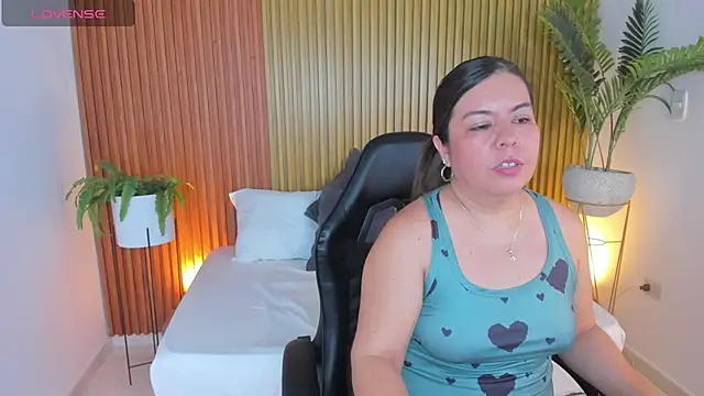 nahia_13 Live XXX-Chat