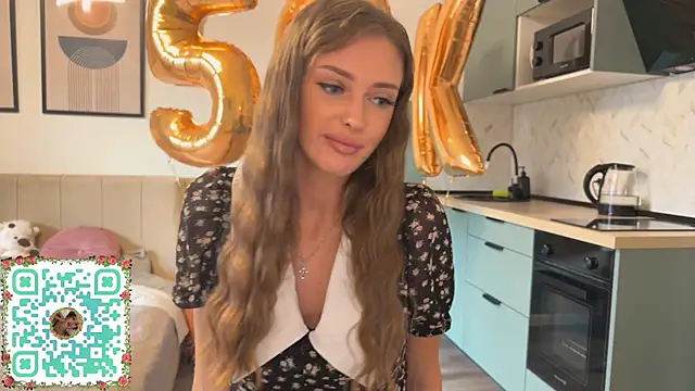 MonaBlisss' Live XXX Chat