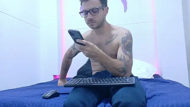 Chatroom XXX en direct de Santhiago_Jonnes