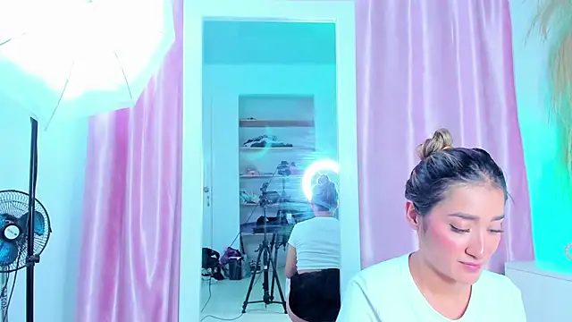 lucy_davies Live XXX-chat